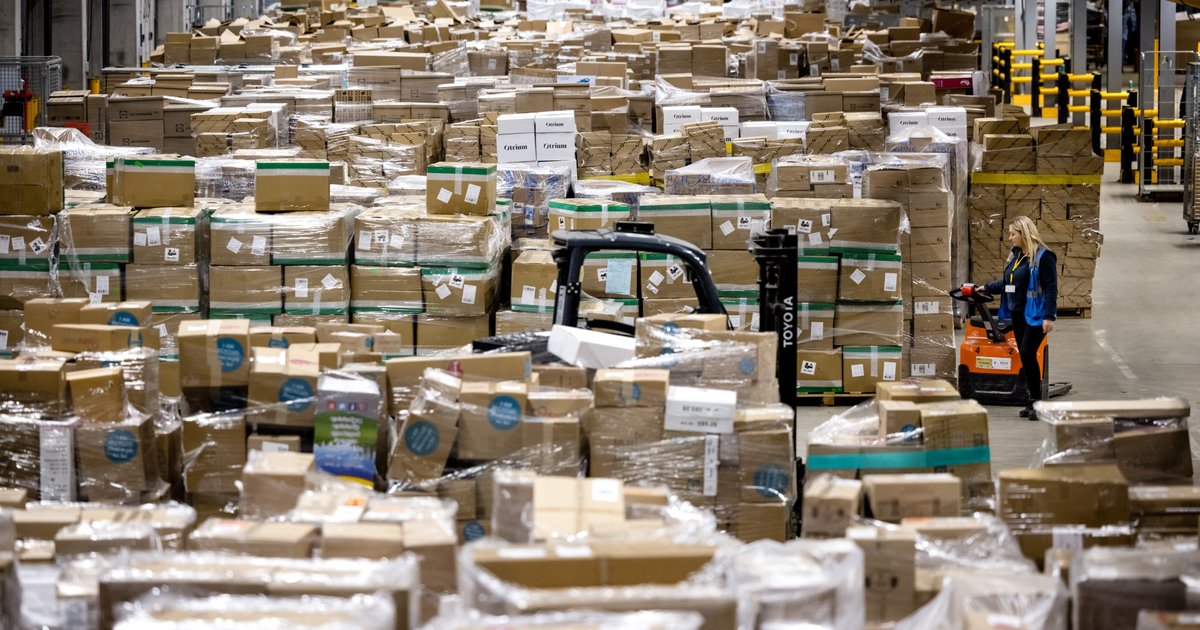 時々、荷物が許可なく玄関先に放置されるのはなぜですか?その他、荷物の配送に関する質問にもお答えします