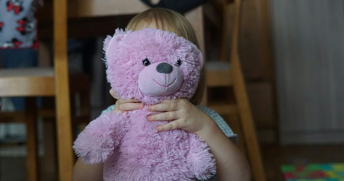 フォスターケアにおける安全性のある子どもたちに対する不十分な洞察は、自分自身で行動を起こさなければなりませんでした：「私の息子は密かに音を立てました」