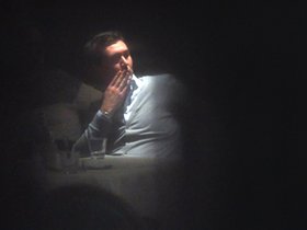 Een FVD-raadslid tijdens het crisisberaad van het bestuur