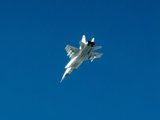 Een Russisch MIG-31 gevechtsvliegtuig vliegt boven de Baltische zee
