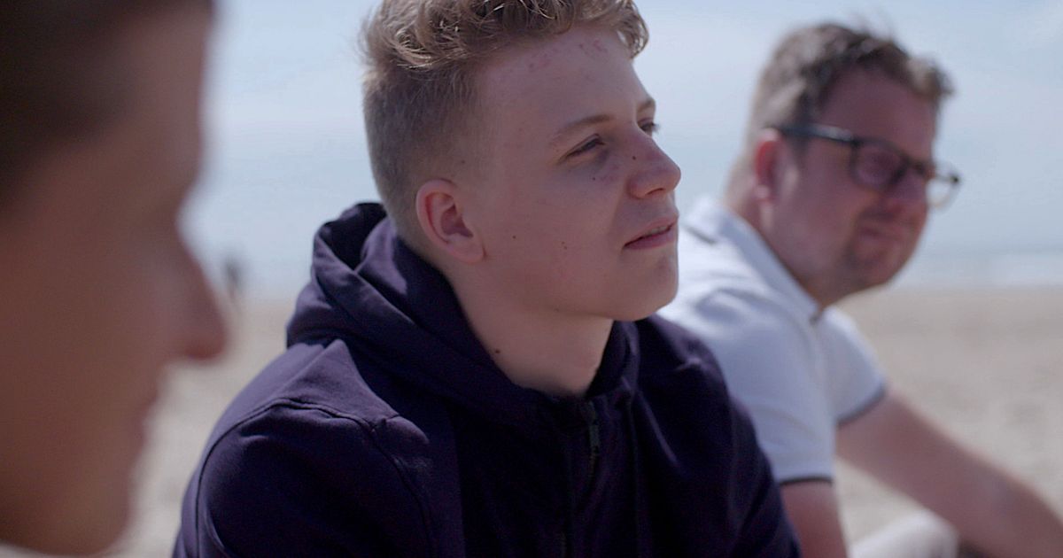 Hans stapt naar de rechter om jeugdzorg voor zijn zoon Jan (14) af te dwingen en dat is voor het eer