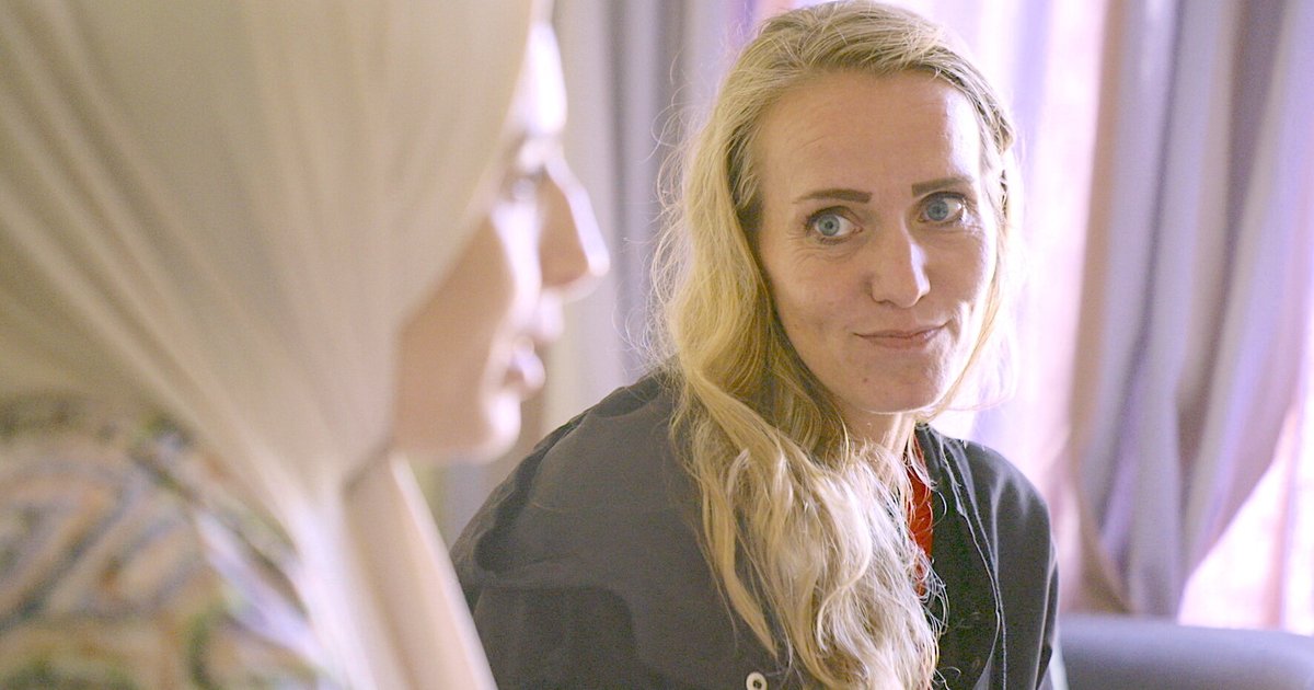 Soms gaat het om een jas, soms om grotere problemen: hoe 'brugfunctionaris' Lizzy tientallen arme ge