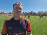 Nederlandse trainer Patrick geeft hoop aan een voetbalteam in Oekraïne