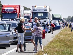 Verkeerschaos op de A1 vanwege boerenprotesten