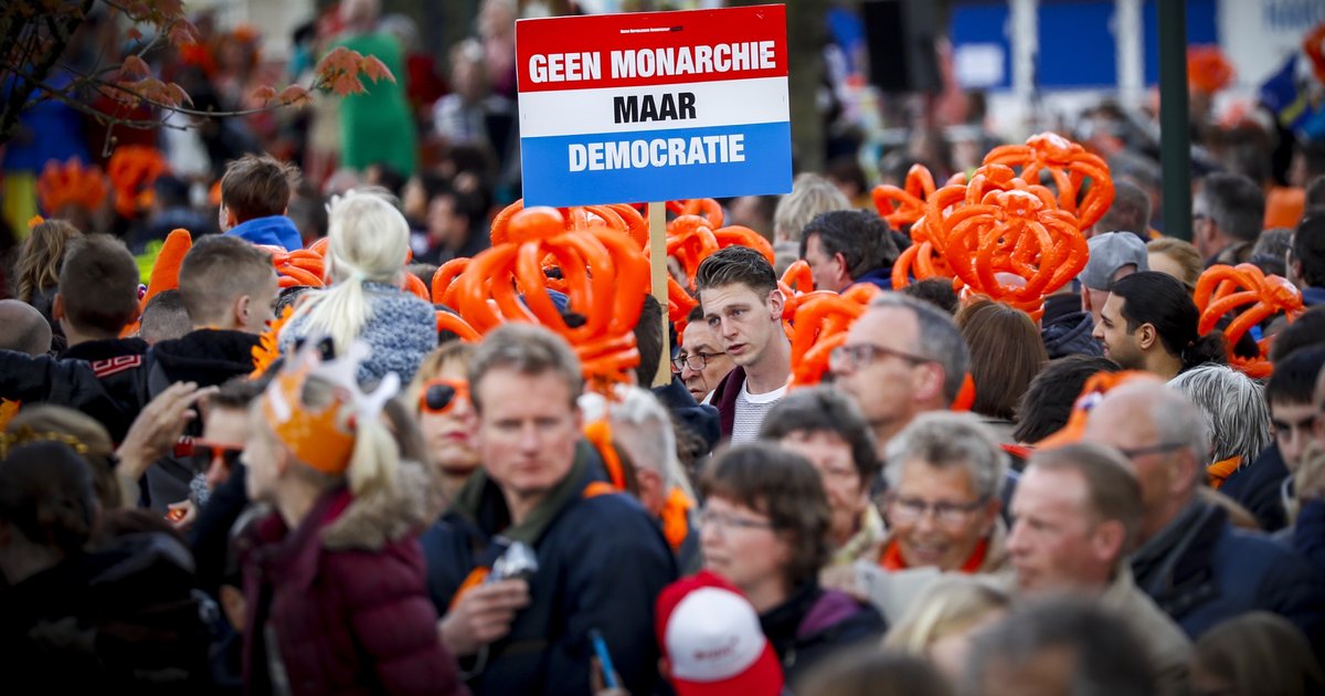 Het koningshuis: goede traditie of geldverspilling? 'Bij een president hoeven we niet voor de paleiz