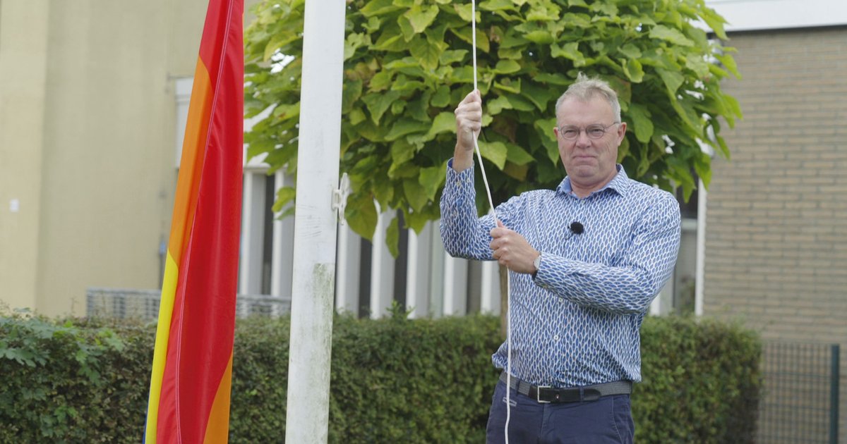 Geen regenboogvlag bij gemeentehuis Oldebroek, maar wel bij de kerk: 'We moeten elkaar respecteren'