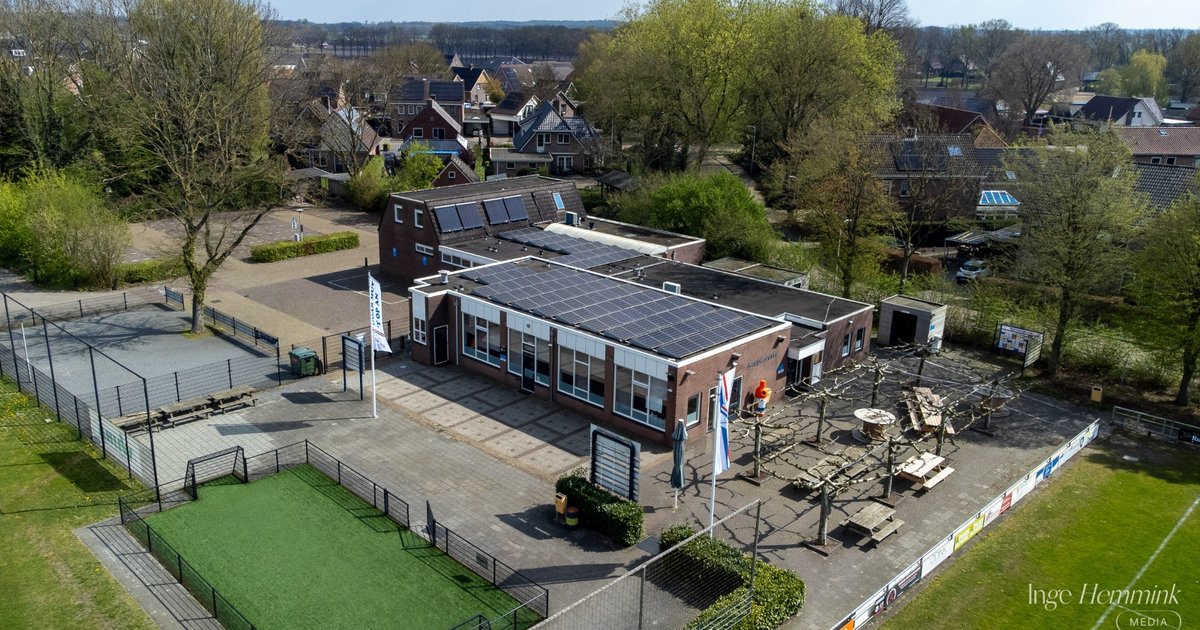 Deze voetbalclub verduurzaamde flink om geld te besparen: 'Patat smaakt hetzelfde uit elektrische fr