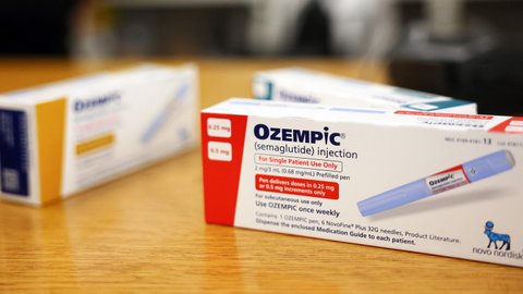 semaglutide bijwerkingen Afslankmiddel semaglutide (Ozempic) uitgeroepen tot wetenschappelijke doorbraak van 2023, maar het is niet dé oplossing tegen obesitas