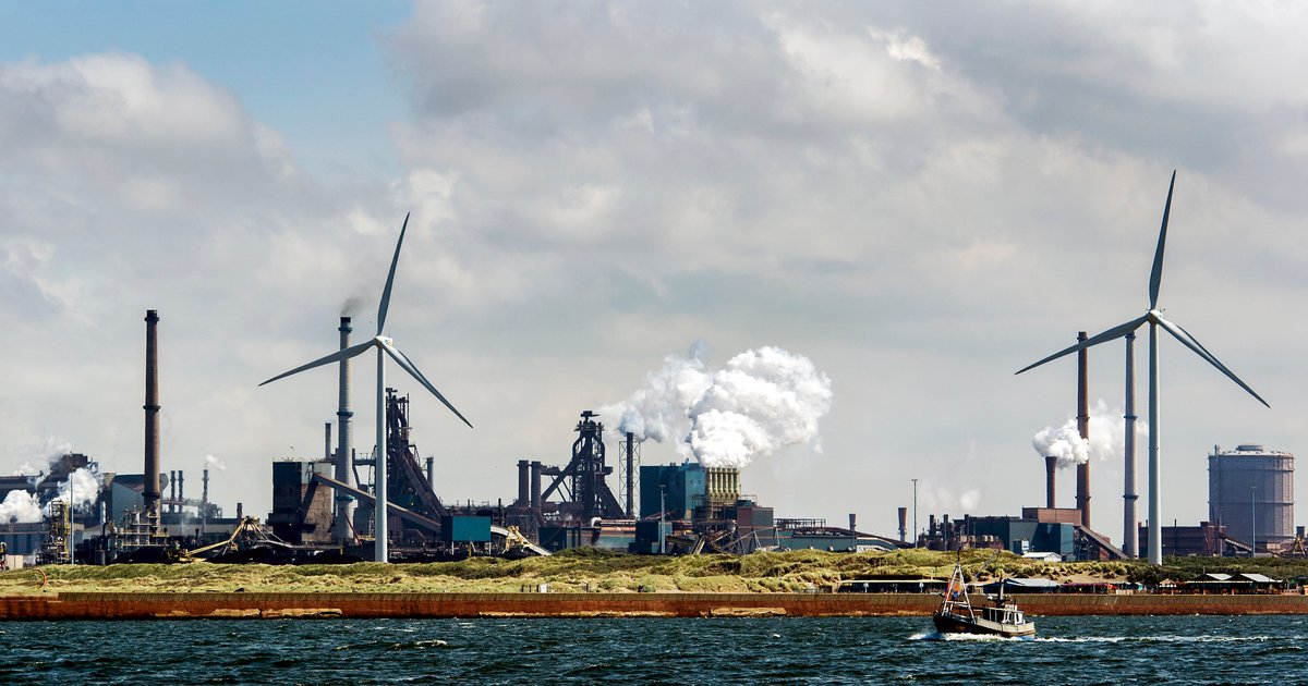 Bezorgde inwoners Wijk aan Zee: 'Pak Tata Steel aan, zo niet dan gaan we naar de rechter'