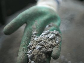 Staalslakproducten kunnen gevaarlijk zijn voor de gezondheid, maar worden ondanks het verbod nog steeds verkocht